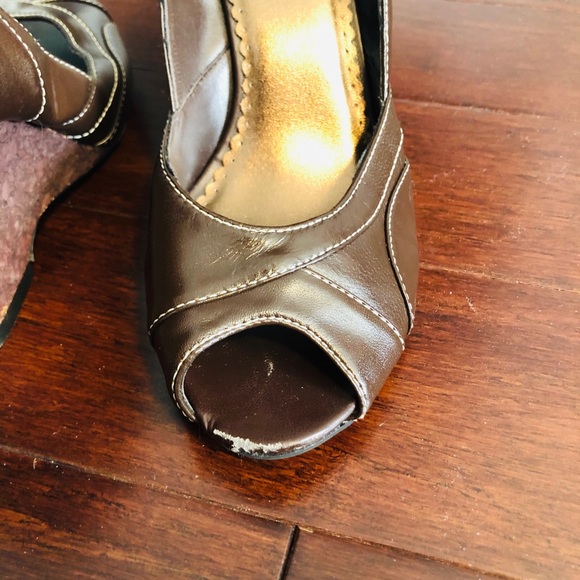 Kenneth Cole Reaction Women’s Peep Toe Wedge Sandals - Picture 8 of 8